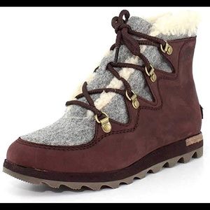 Sorel Womens Sneakchic Alpine Boot Size 8.5